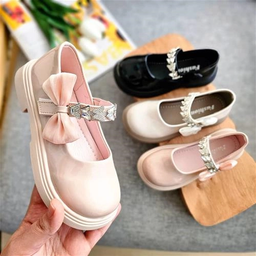 کفش پروانه نگینی