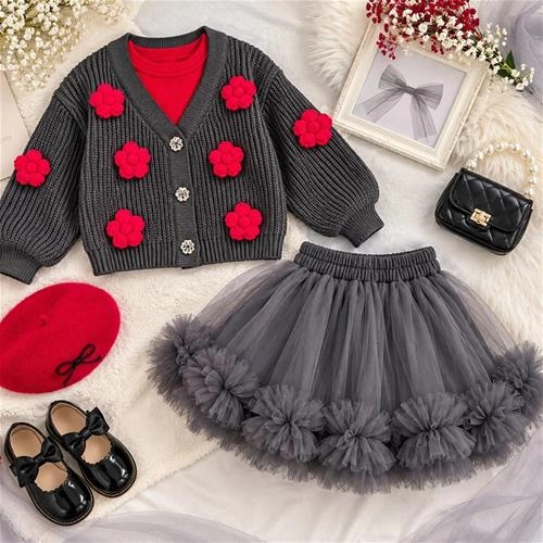 ژاکت طوسی و تاپ رز