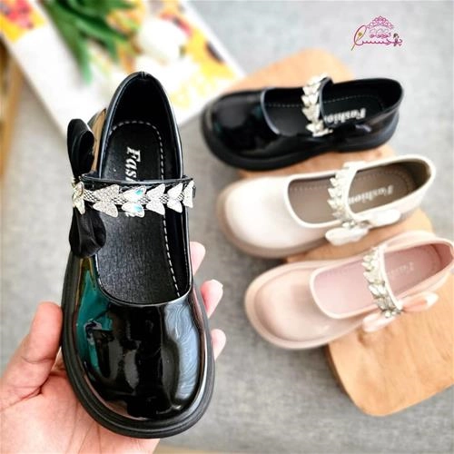 کفش پروانه نگینی