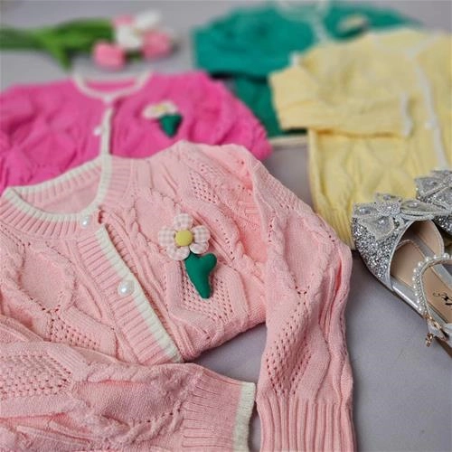 بافت برجسته با گل سینه