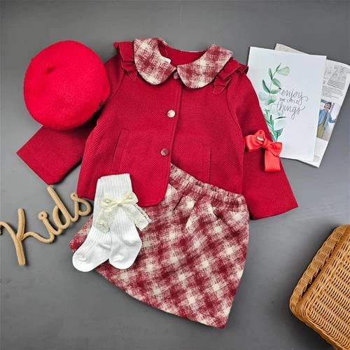 کت دامن قرمز چهارخانه