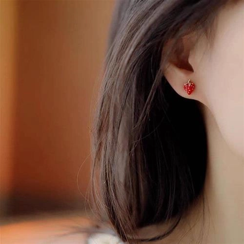 گوشواره توت فرنگی